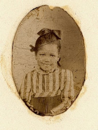 Sadie T.M. Alexander portrait photographas a child, 1905.